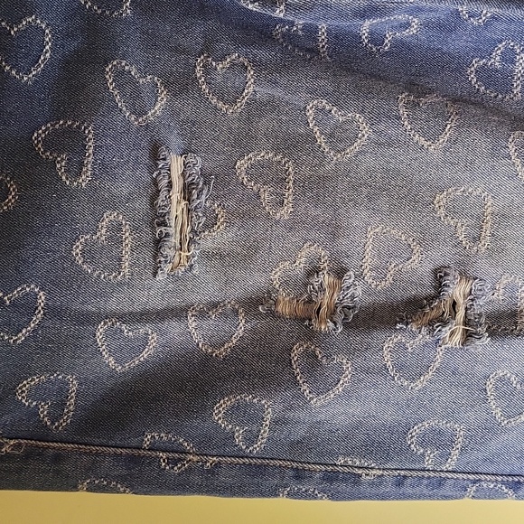 NWT Easel Heart Distressed Jeans - Picture 6 of 12